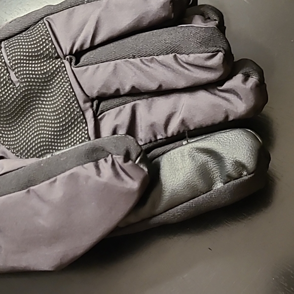 Isotoner touchscreen waterproof gloves - Picture 6 of 11